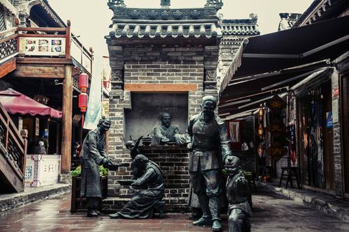 古城，春光里我向你走來