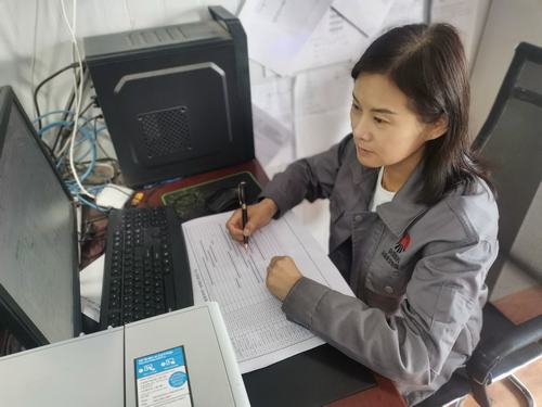 與青春有個(gè)“碰撞”，她們?cè)诠さ鼐`放