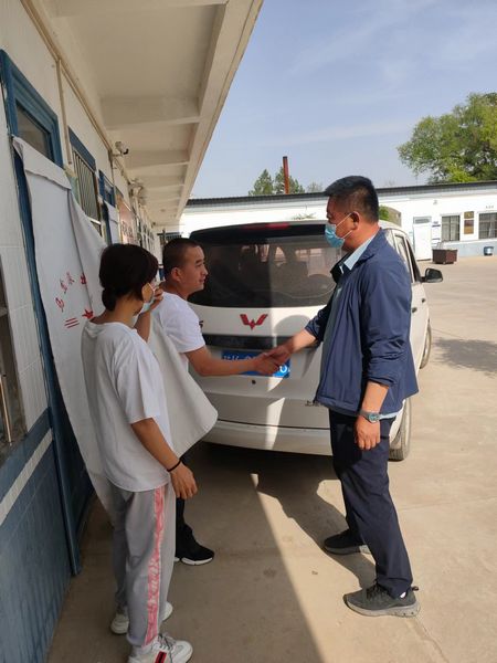 陜煤建設(shè)天工公司安裝三部慰問子洲縣馬岔鎮(zhèn)派出所警務(wù)人員