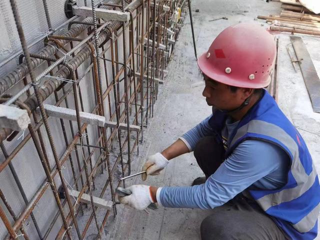 于鋼筋混凝土中 書(shū)寫(xiě)平凡的詩(shī)意