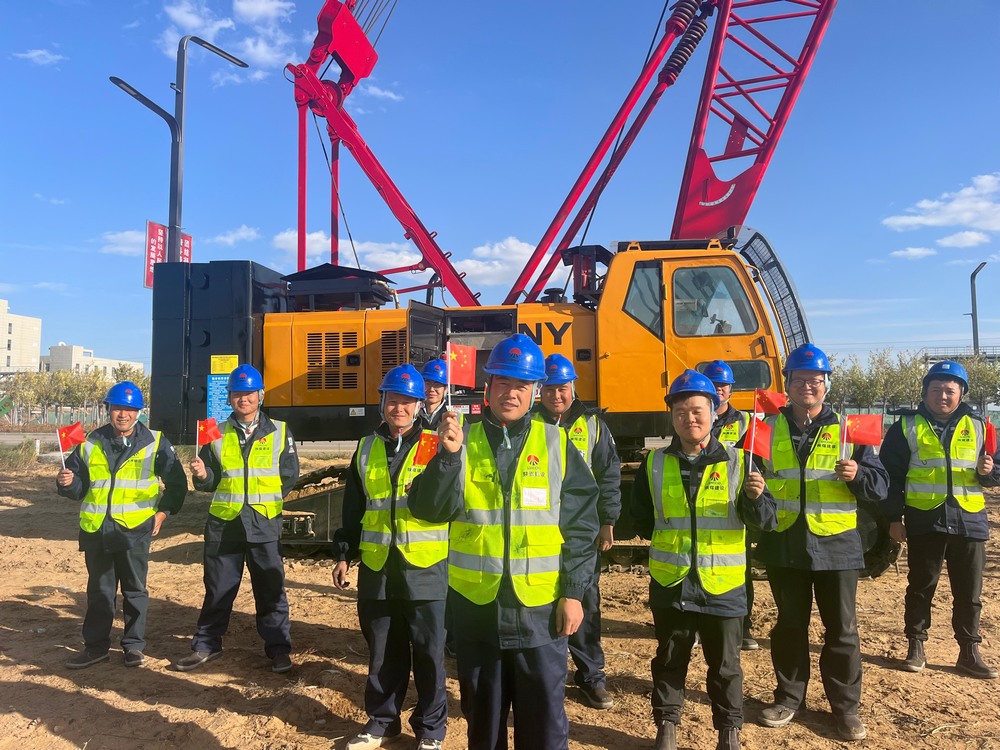 國慶時(shí)，建筑工地的夢想之筑