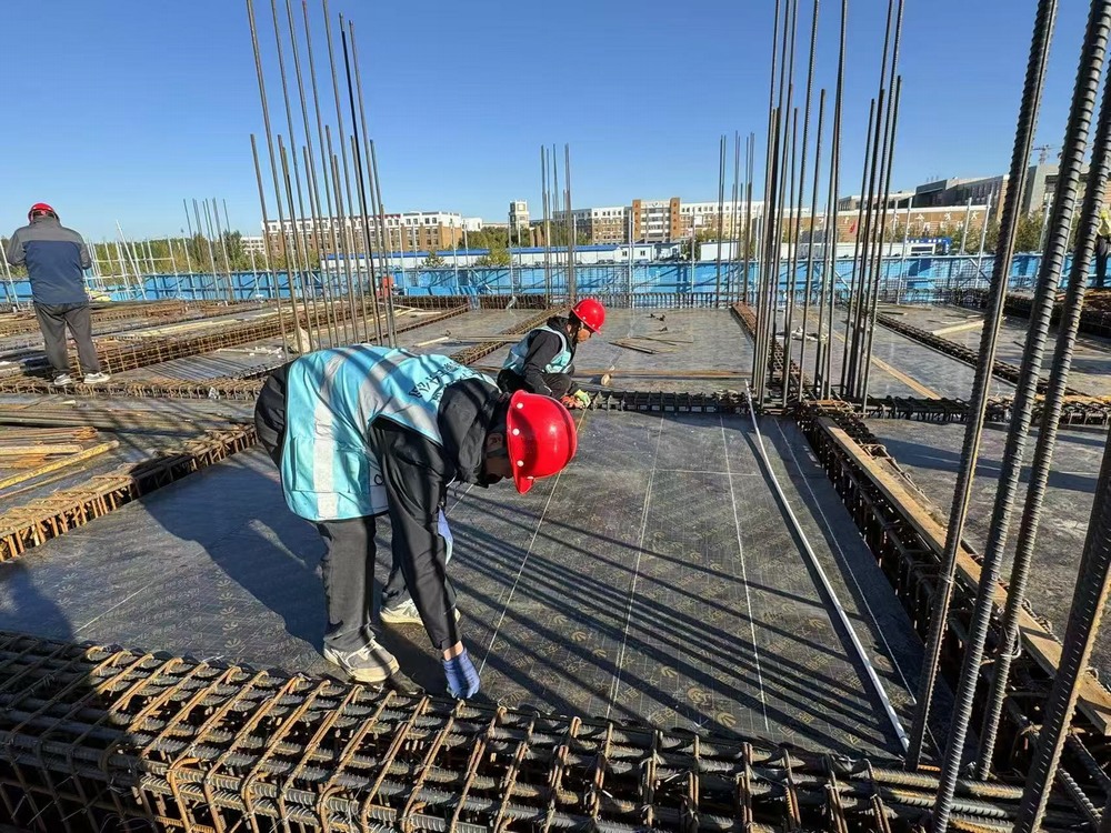 寒冬堅(jiān)守，工地上的最美身影