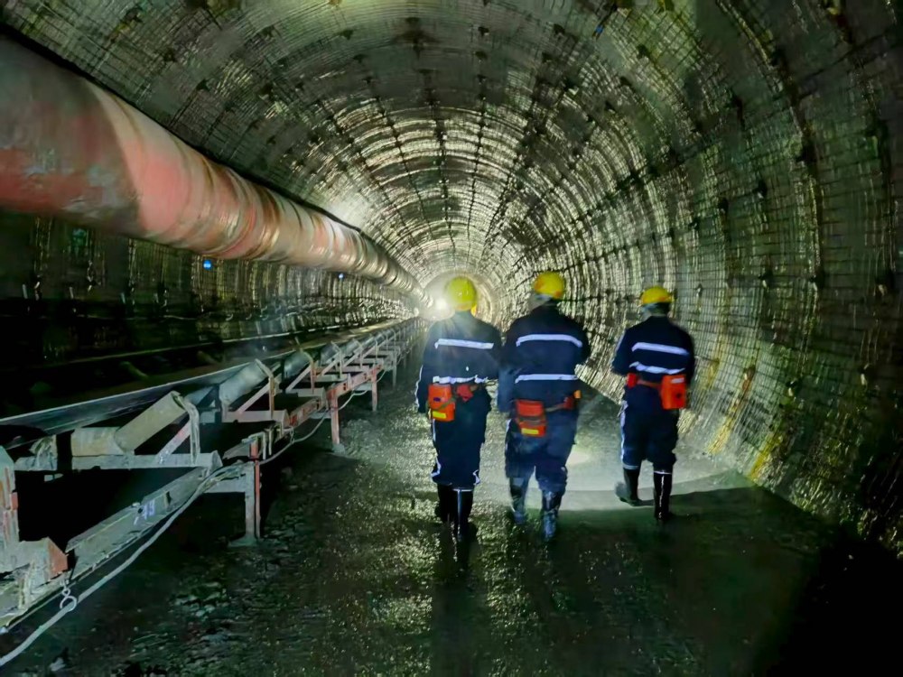 陜煤建設(shè)煤礦運(yùn)營(yíng)服務(wù)分公司：深嚴(yán)細(xì)實(shí)護(hù)平安 決戰(zhàn)姿態(tài)開新局