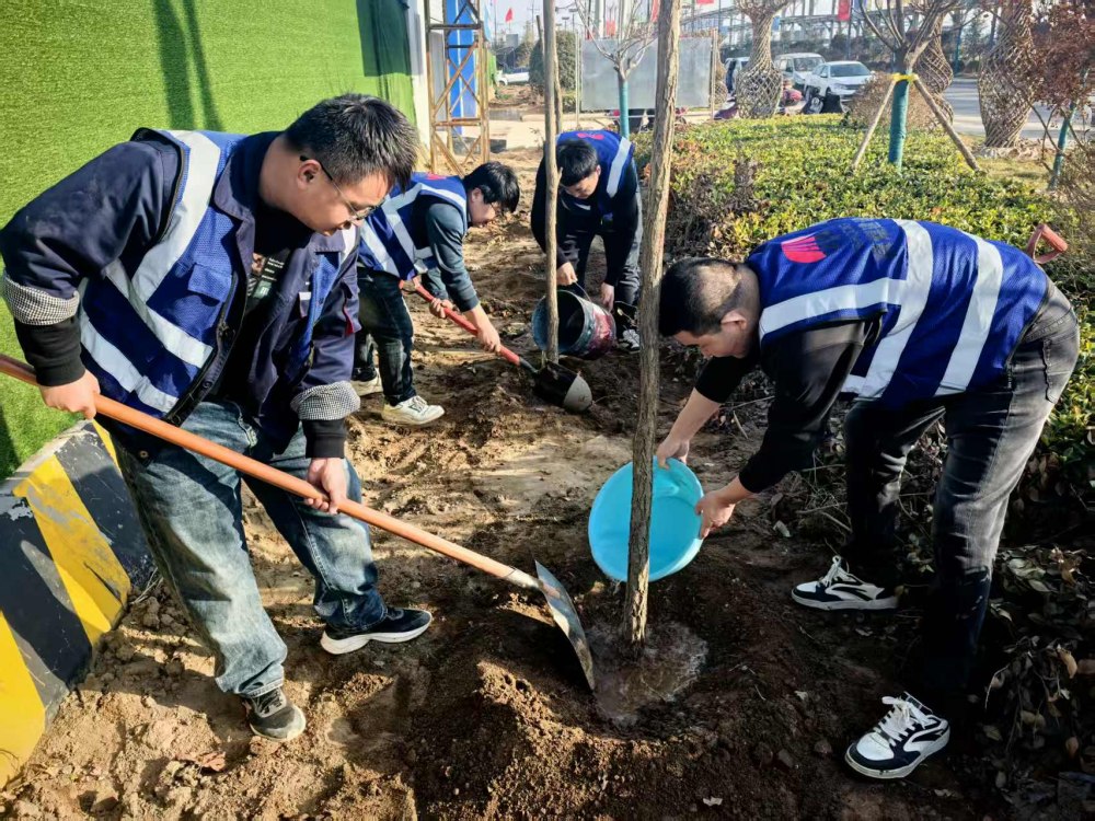 “雙線”植綠添新色 青春護航生態(tài)美