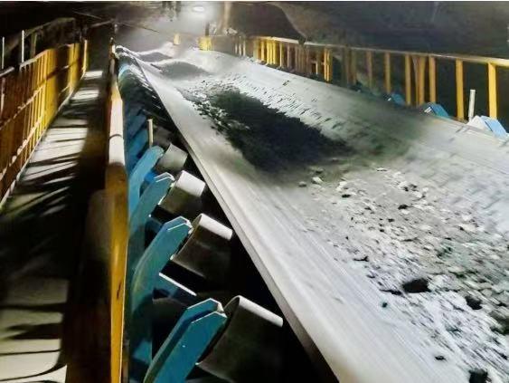 陜煤建設(shè)機(jī)電安裝公司涌鑫項(xiàng)目部攻堅(jiān)17天高效完成長距離帶式輸送機(jī)安裝工程